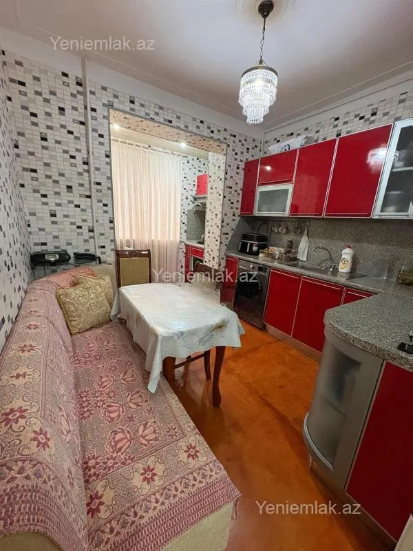 Satılır 4 otaqlı köhnə tikili 110 m²