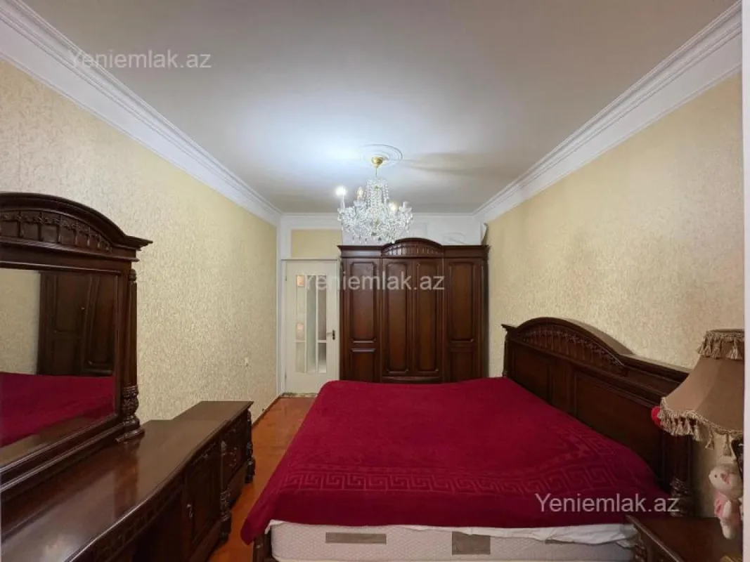 Satılır 4 otaqlı köhnə tikili 110 m²