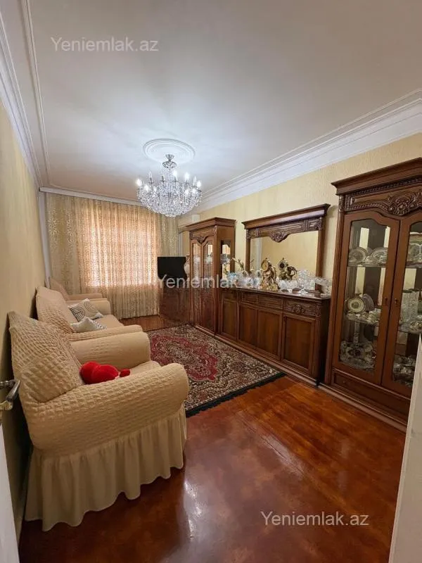 Satılır 4 otaqlı köhnə tikili 110 m²