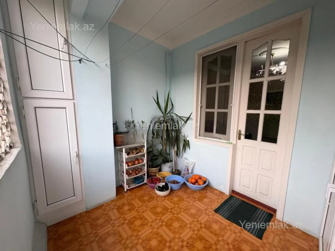 Satılır 4 otaqlı köhnə tikili 110 m²