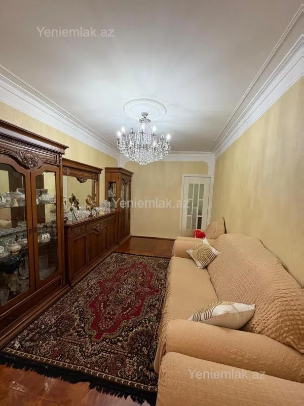 Satılır 4 otaqlı köhnə tikili 110 m²