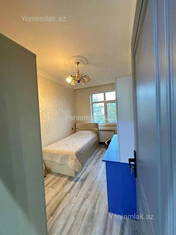 Satılır 4 otaqlı köhnə tikili 110 m²