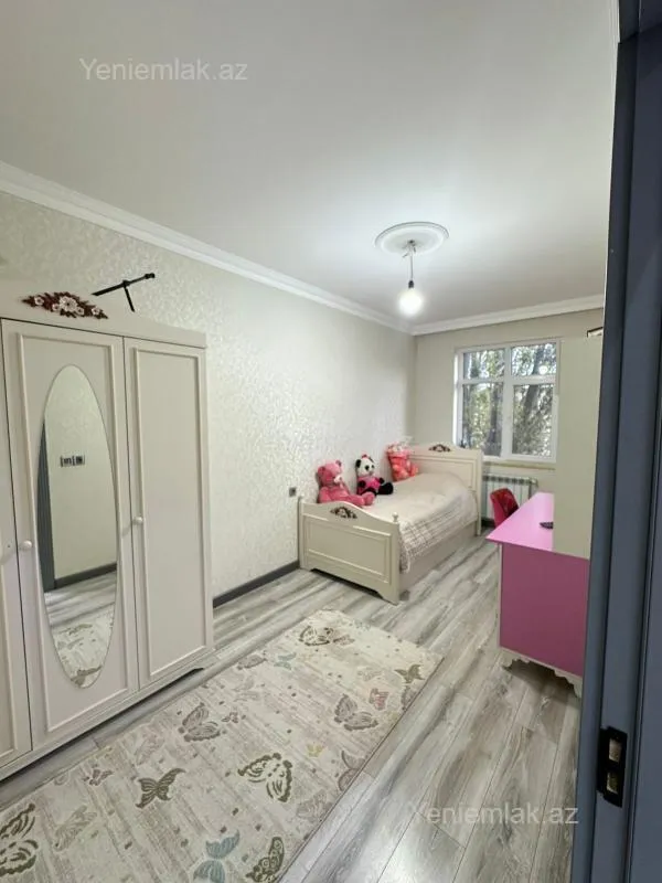 Satılır 4 otaqlı köhnə tikili 110 m²