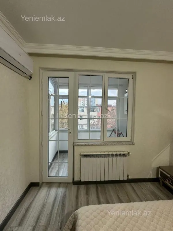 Satılır 4 otaqlı köhnə tikili 110 m²