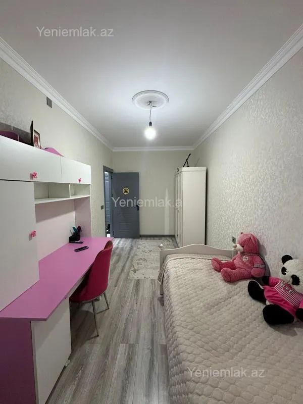 Satılır 4 otaqlı köhnə tikili 110 m²