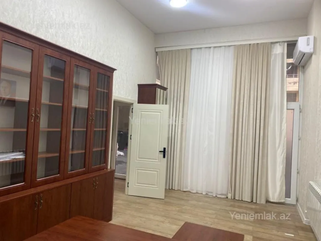 Satılır 1 otaqlı ofis 44 m²