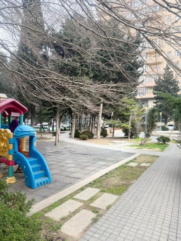 Satılır 3 otaqlı köhnə tikili 90 m²