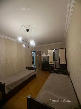 Satılır 3 otaqlı köhnə tikili 90 m²