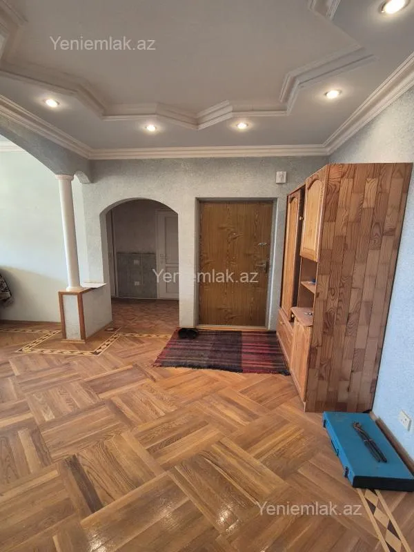 Satılır 4 otaqlı köhnə tikili 110 m²