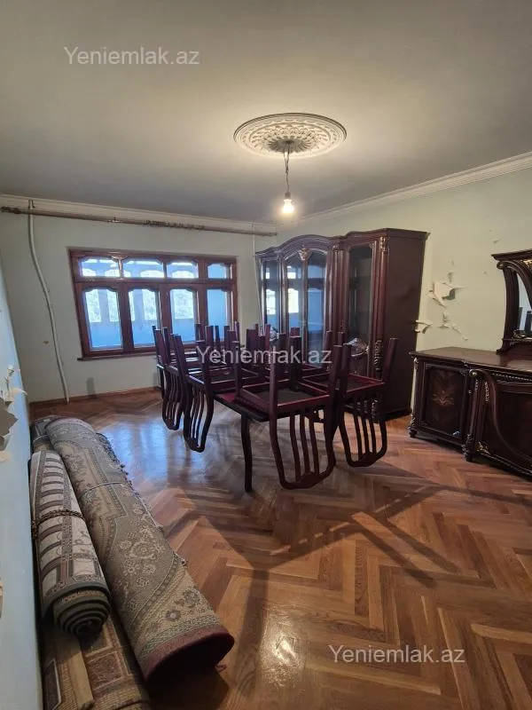 Satılır 4 otaqlı köhnə tikili 110 m²