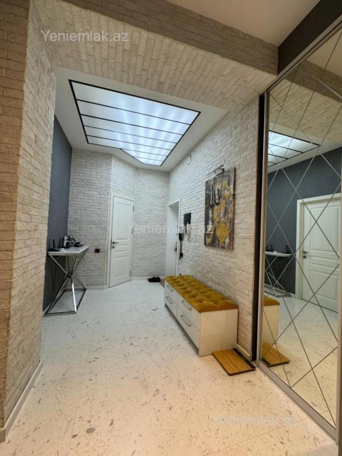 Satılır 2 otaqlı yeni tikili 75 m²