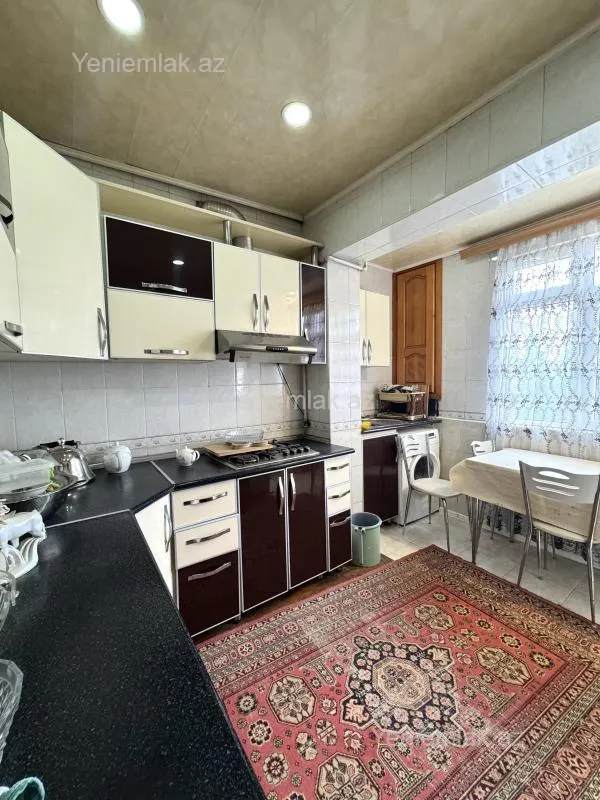 Satılır 3 otaqlı köhnə tikili 80 m²