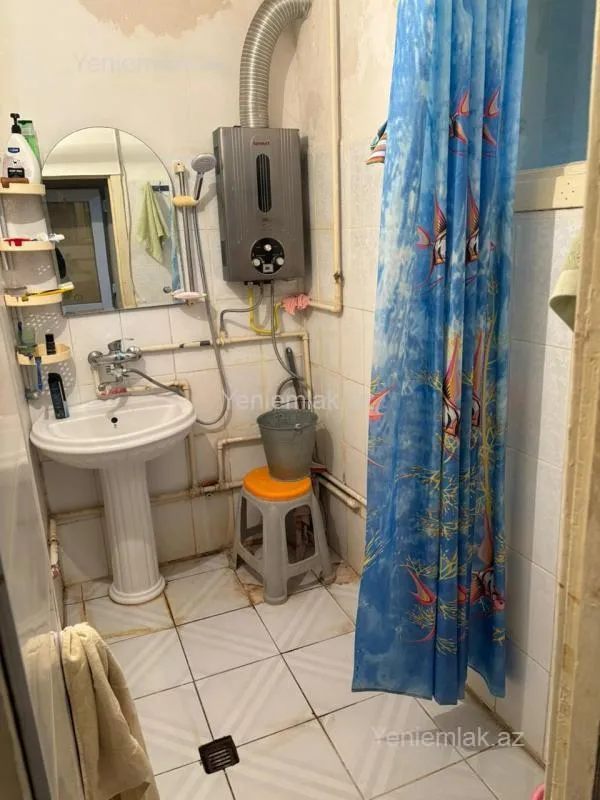 Satılır 2 otaqlı köhnə tikili 65 m²