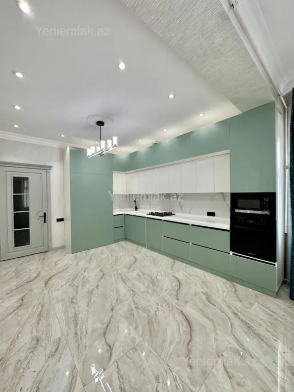 Satılır 3 otaqlı yeni tikili 150 m²