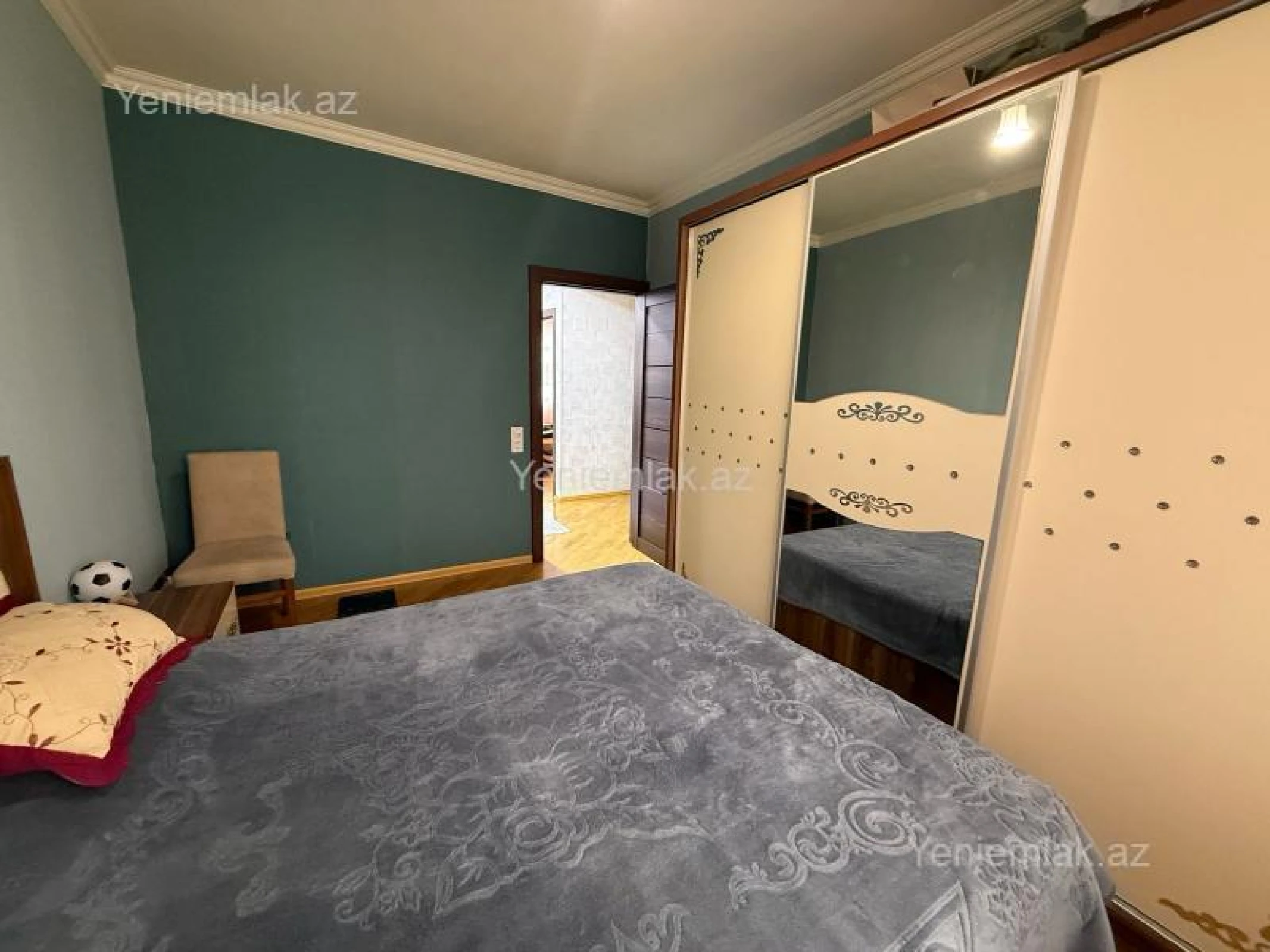 Satılır 3 otaqlı köhnə tikili 90 m²