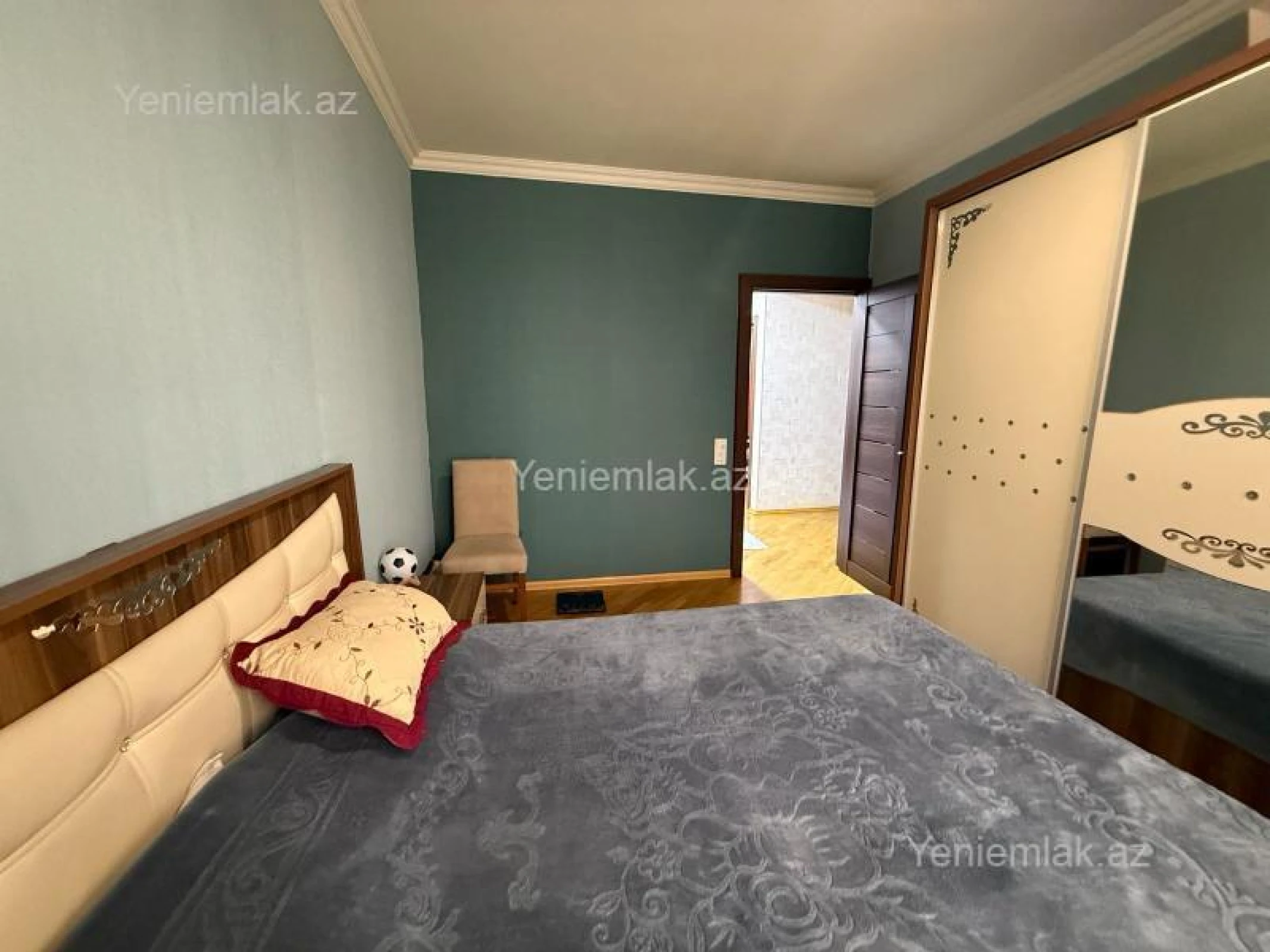 Satılır 3 otaqlı köhnə tikili 90 m²