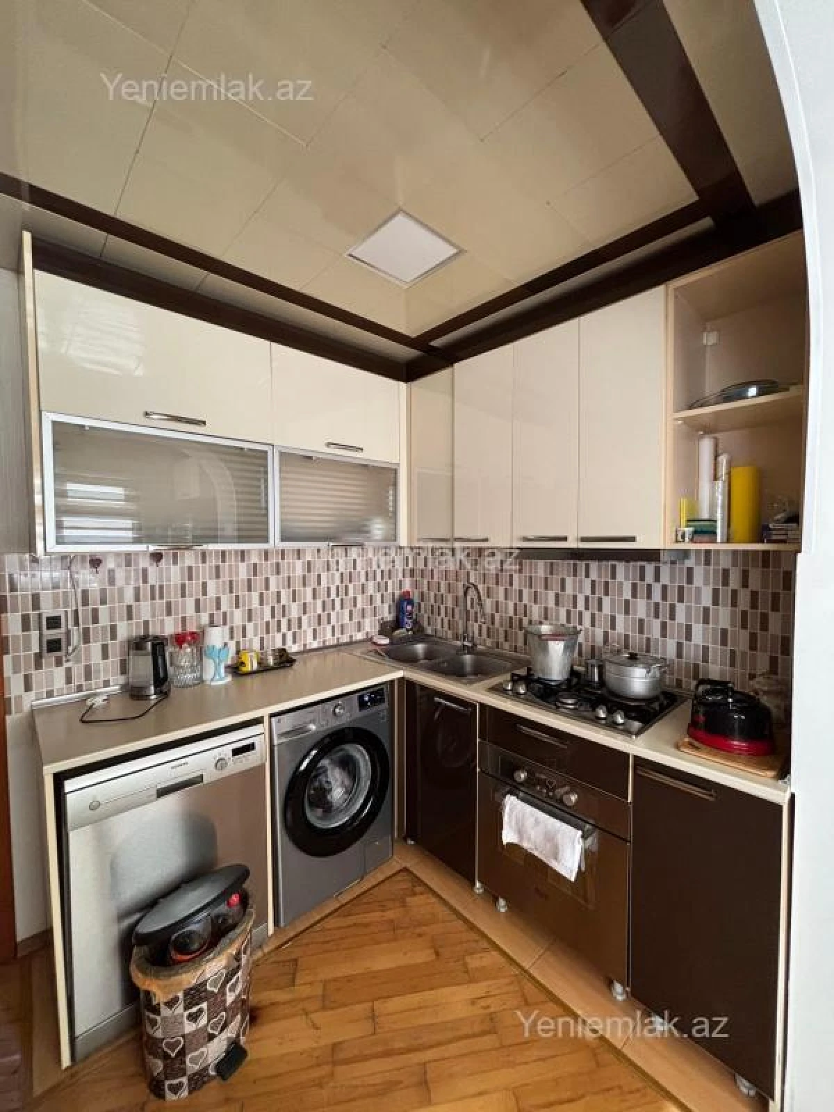 Satılır 4 otaqlı köhnə tikili 130 m²