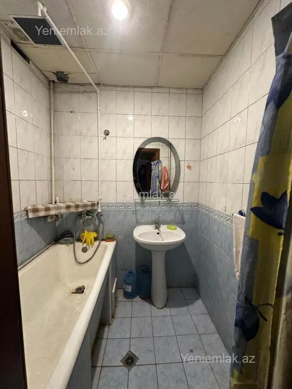 Satılır 2 otaqlı köhnə tikili 55 m²