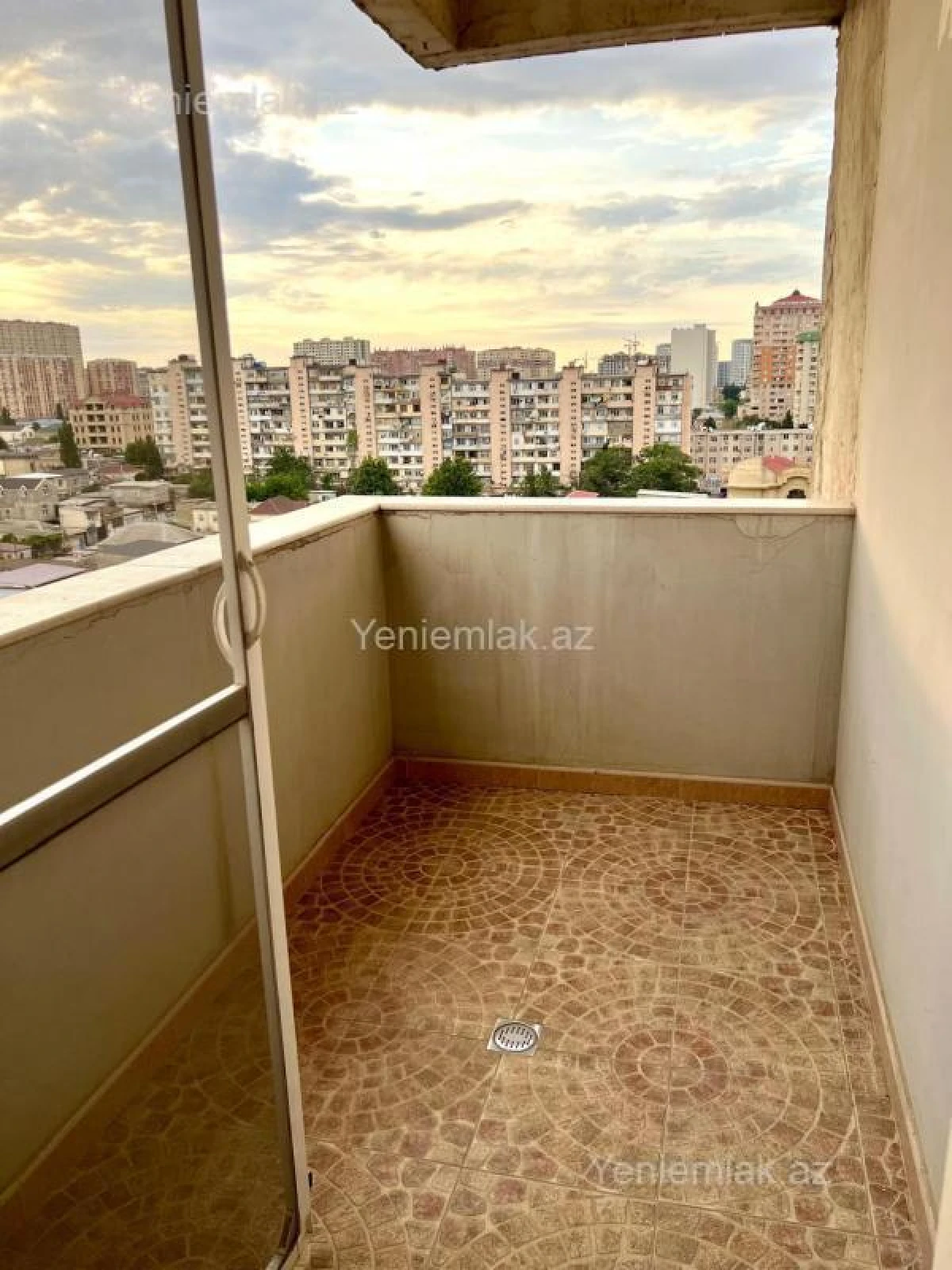 Satılır 3 otaqlı yeni tikili 120 m²