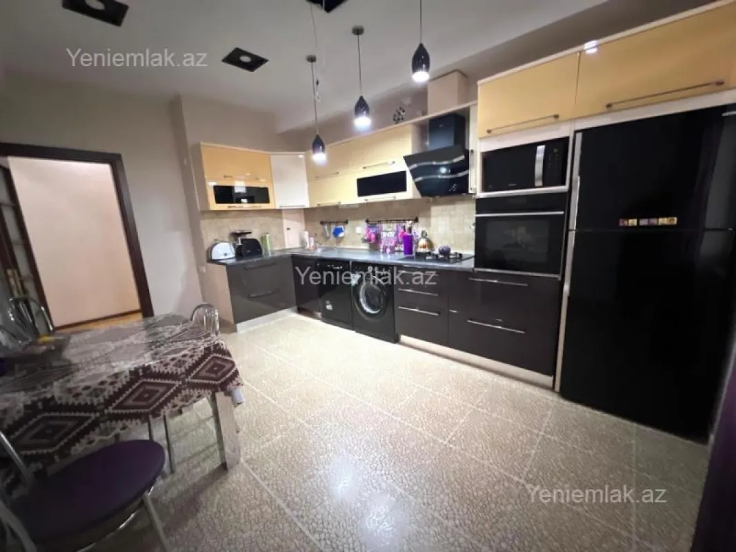 Satılır 3 otaqlı yeni tikili 120 m²