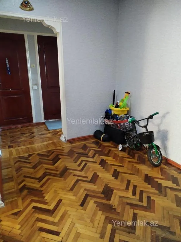 Satılır 4 otaqlı köhnə tikili 100 m²