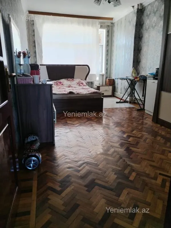 Satılır 4 otaqlı köhnə tikili 100 m²