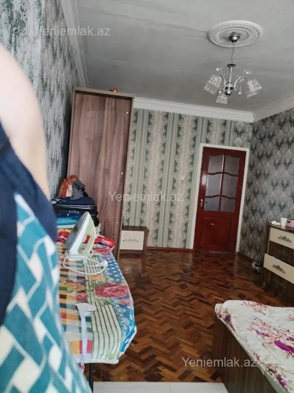 Satılır 4 otaqlı köhnə tikili 100 m²