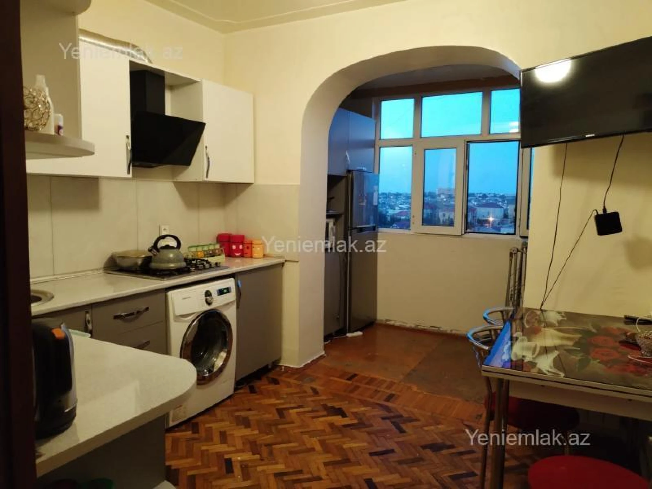 Satılır 4 otaqlı köhnə tikili 100 m²