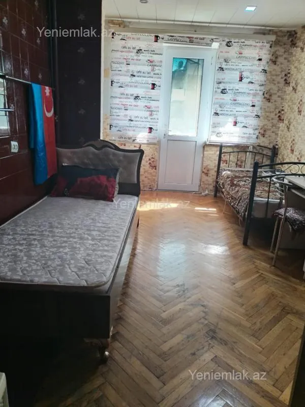 Satılır 4 otaqlı köhnə tikili 100 m²