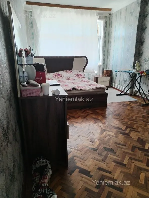 Satılır 4 otaqlı köhnə tikili 100 m²