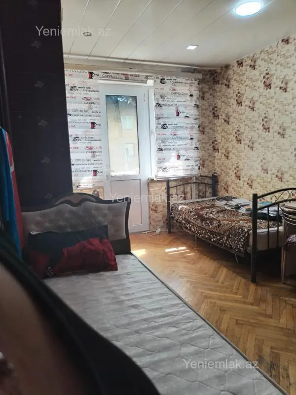 Satılır 4 otaqlı köhnə tikili 100 m²