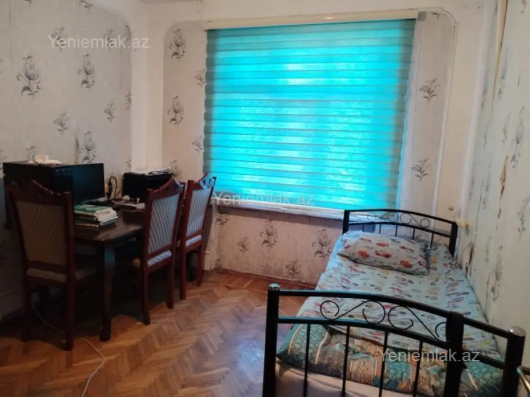 Satılır 4 otaqlı köhnə tikili 100 m²