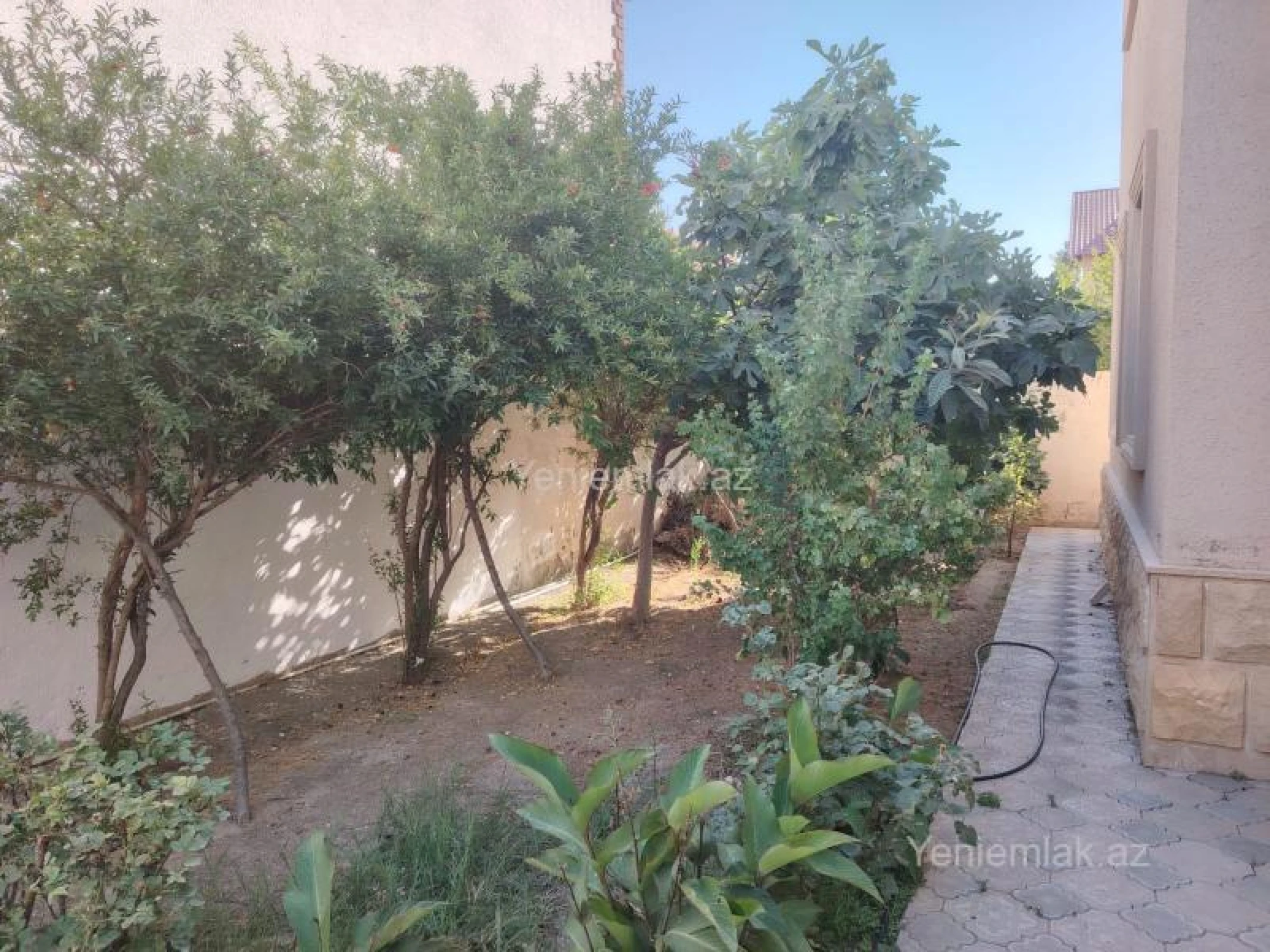 Satılır 5 otaqlı həyət evi 240 m²