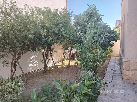 Satılır 5 otaqlı həyət evi 240 m²