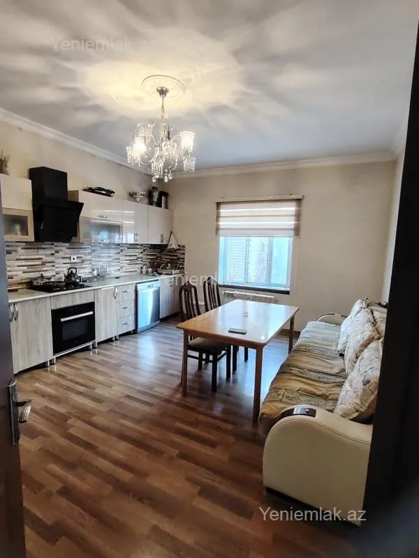 Satılır 5 otaqlı həyət evi 240 m²