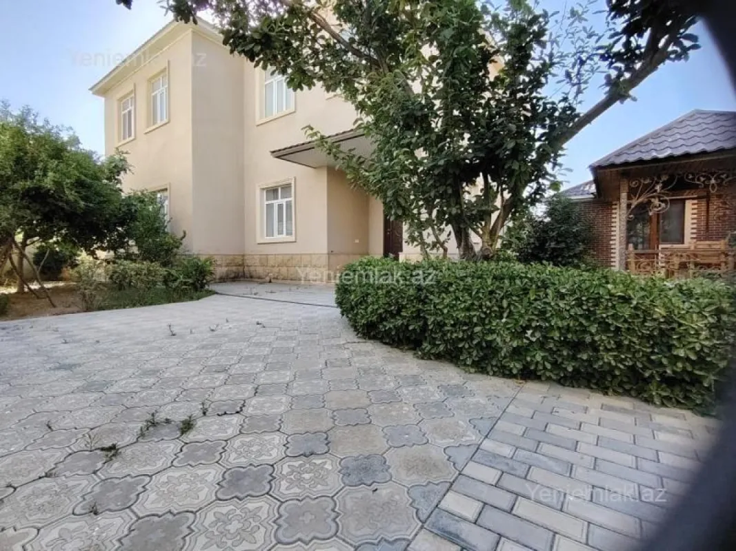 Satılır 5 otaqlı həyət evi 240 m²
