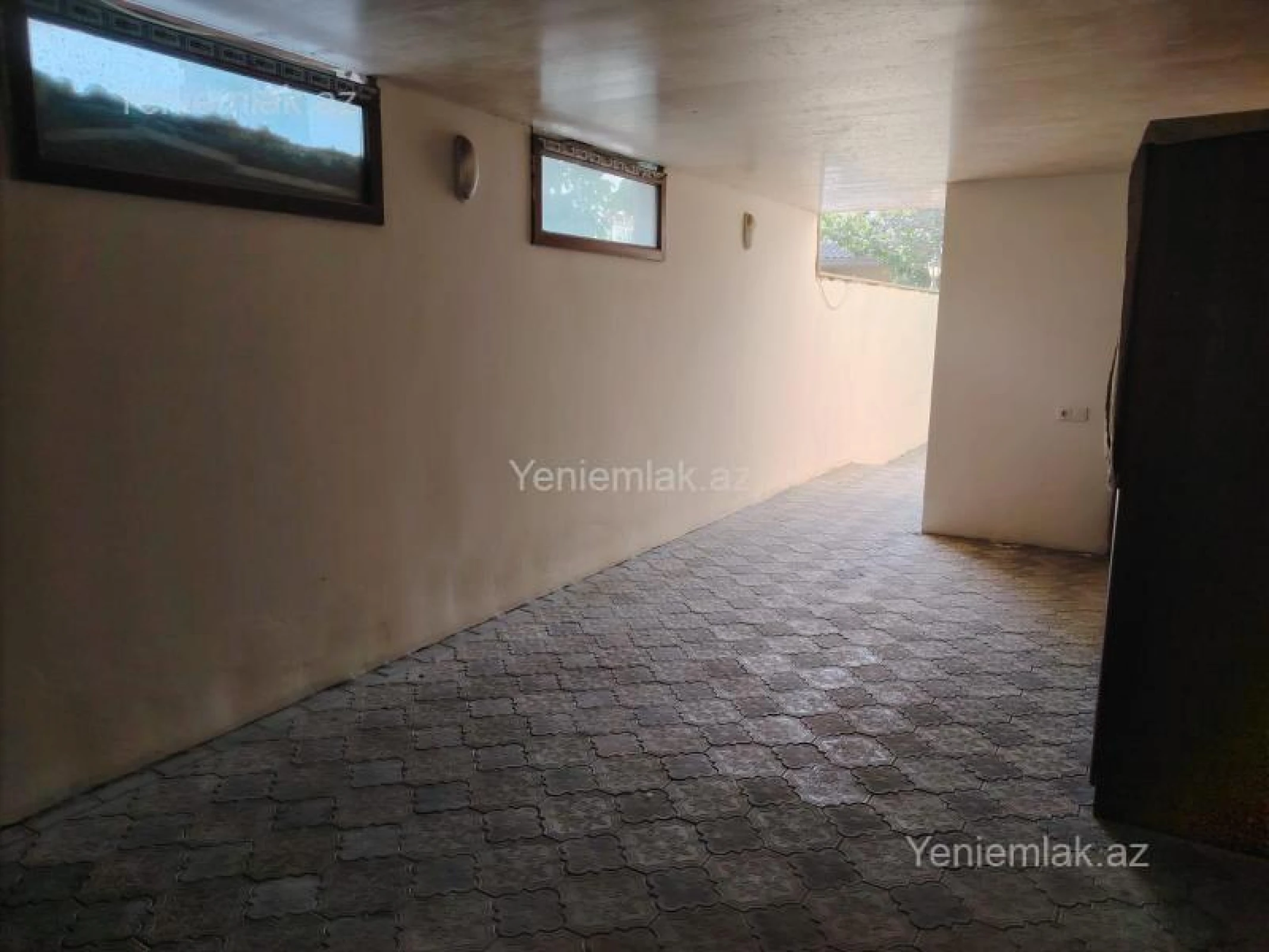 Satılır 5 otaqlı həyət evi 240 m²