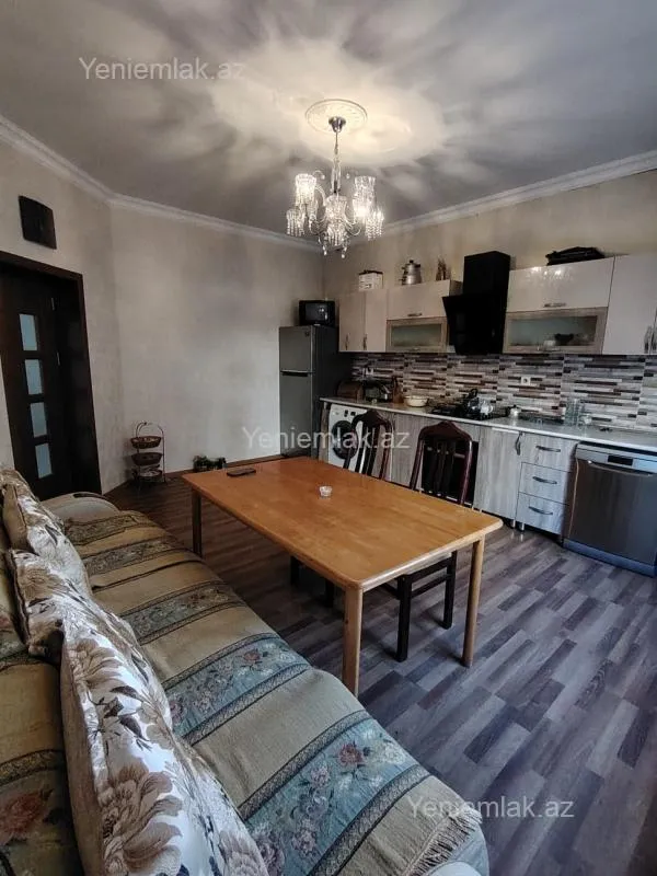 Satılır 5 otaqlı həyət evi 240 m²