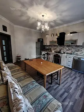 Satılır 5 otaqlı həyət evi 240 m²
