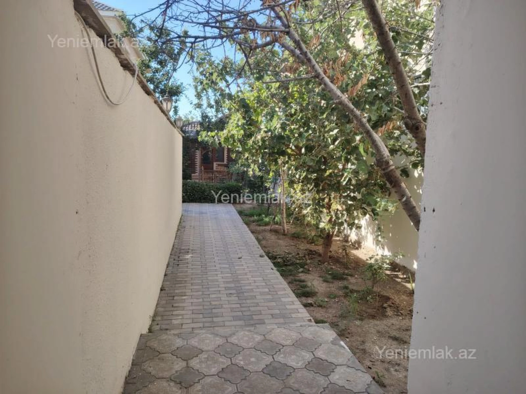 Satılır 5 otaqlı həyət evi 240 m²