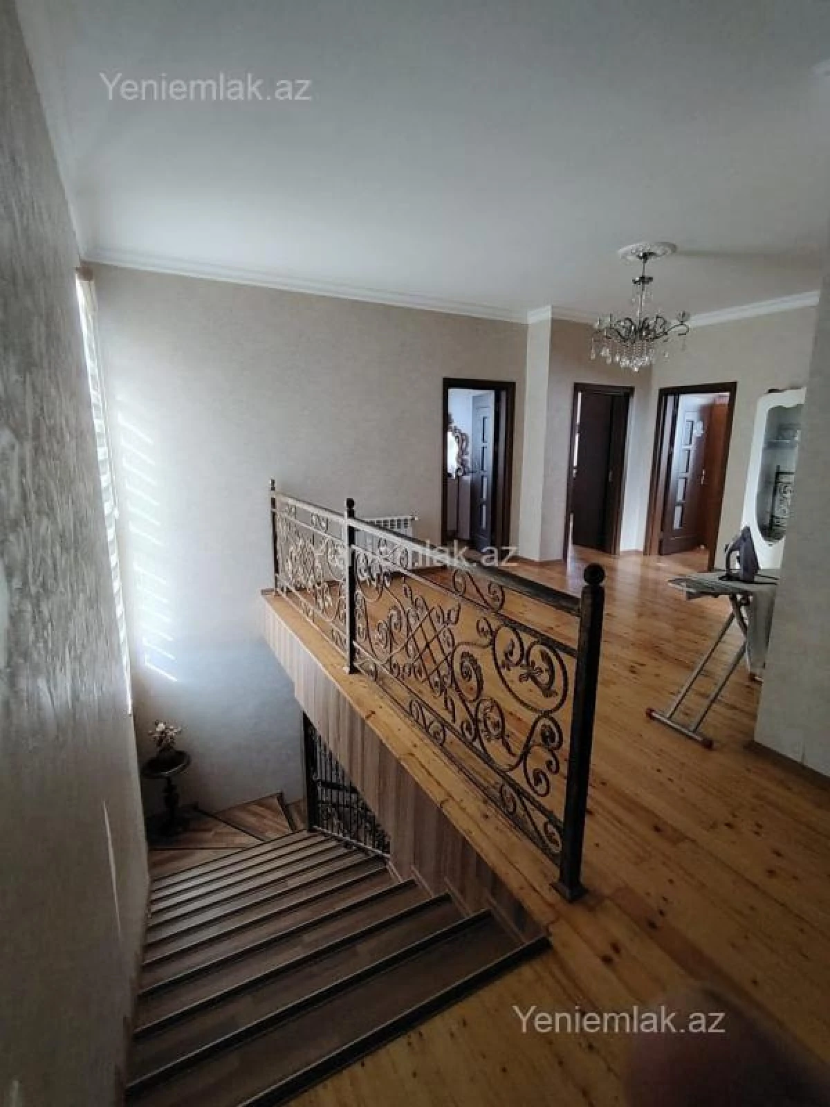 Satılır 5 otaqlı həyət evi 240 m²