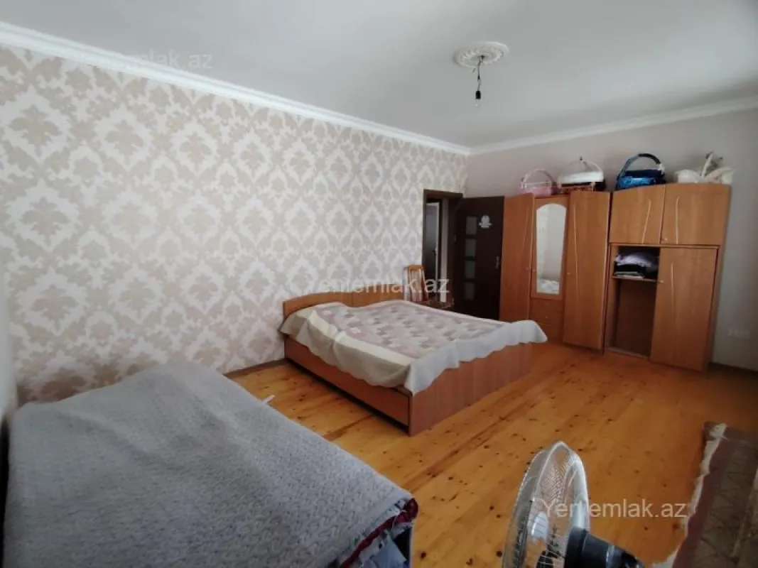 Satılır 5 otaqlı həyət evi 240 m²