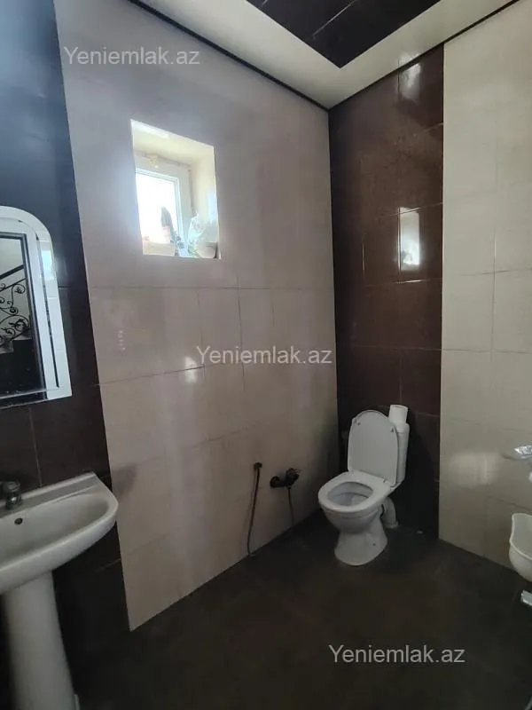 Satılır 5 otaqlı həyət evi 240 m²