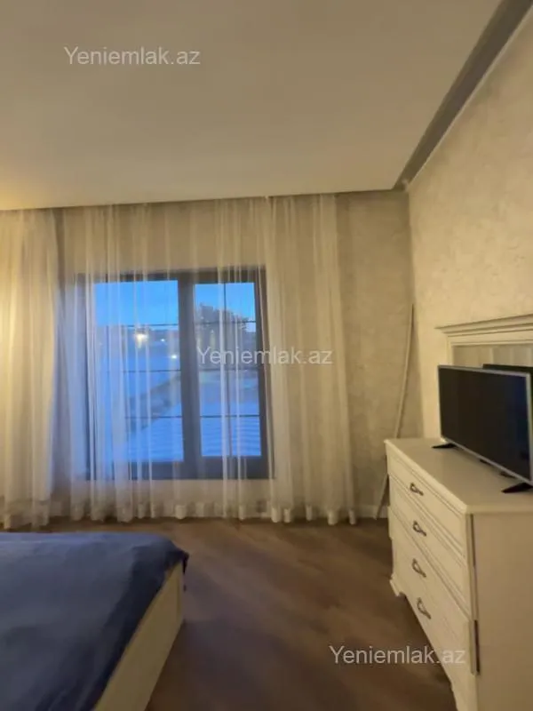 Satılır 5 otaqlı həyət evi 200 m²