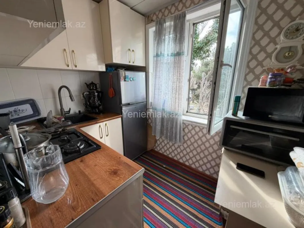 Satılır 2 otaqlı köhnə tikili 55 m²