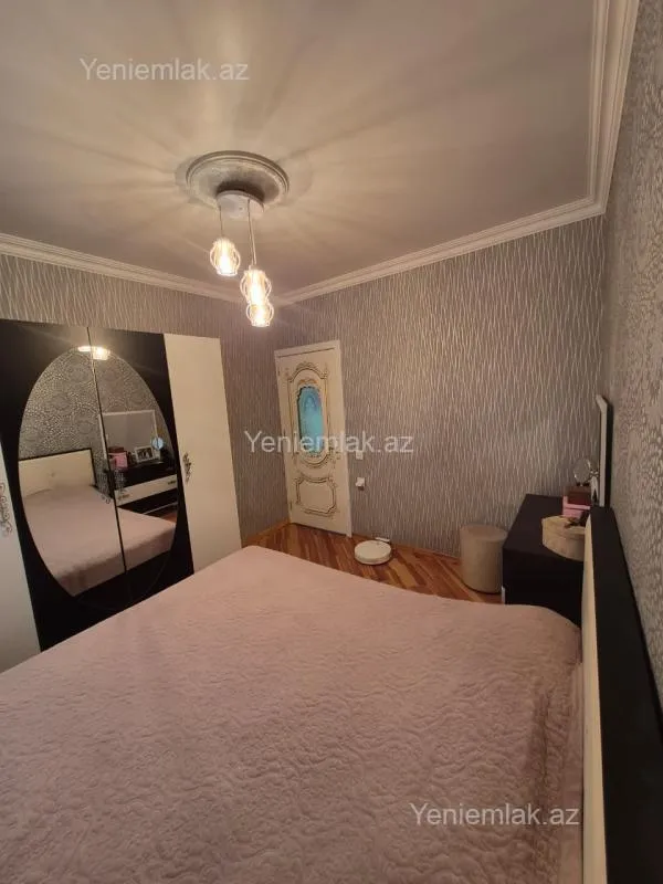 Satılır 4 otaqlı köhnə tikili 120 m²