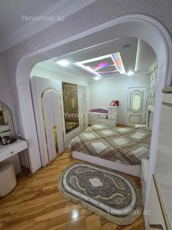 Satılır 4 otaqlı köhnə tikili 120 m²