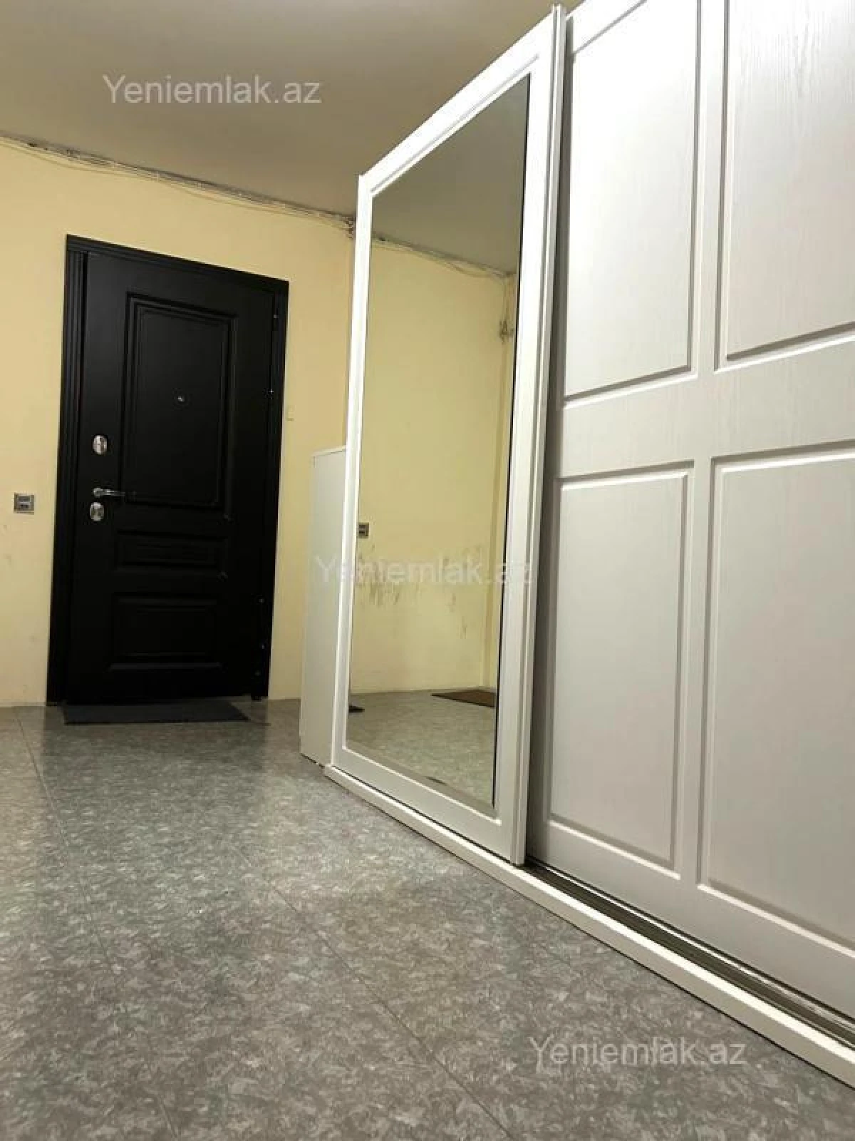 Satılır 2 otaqlı köhnə tikili 70 m²