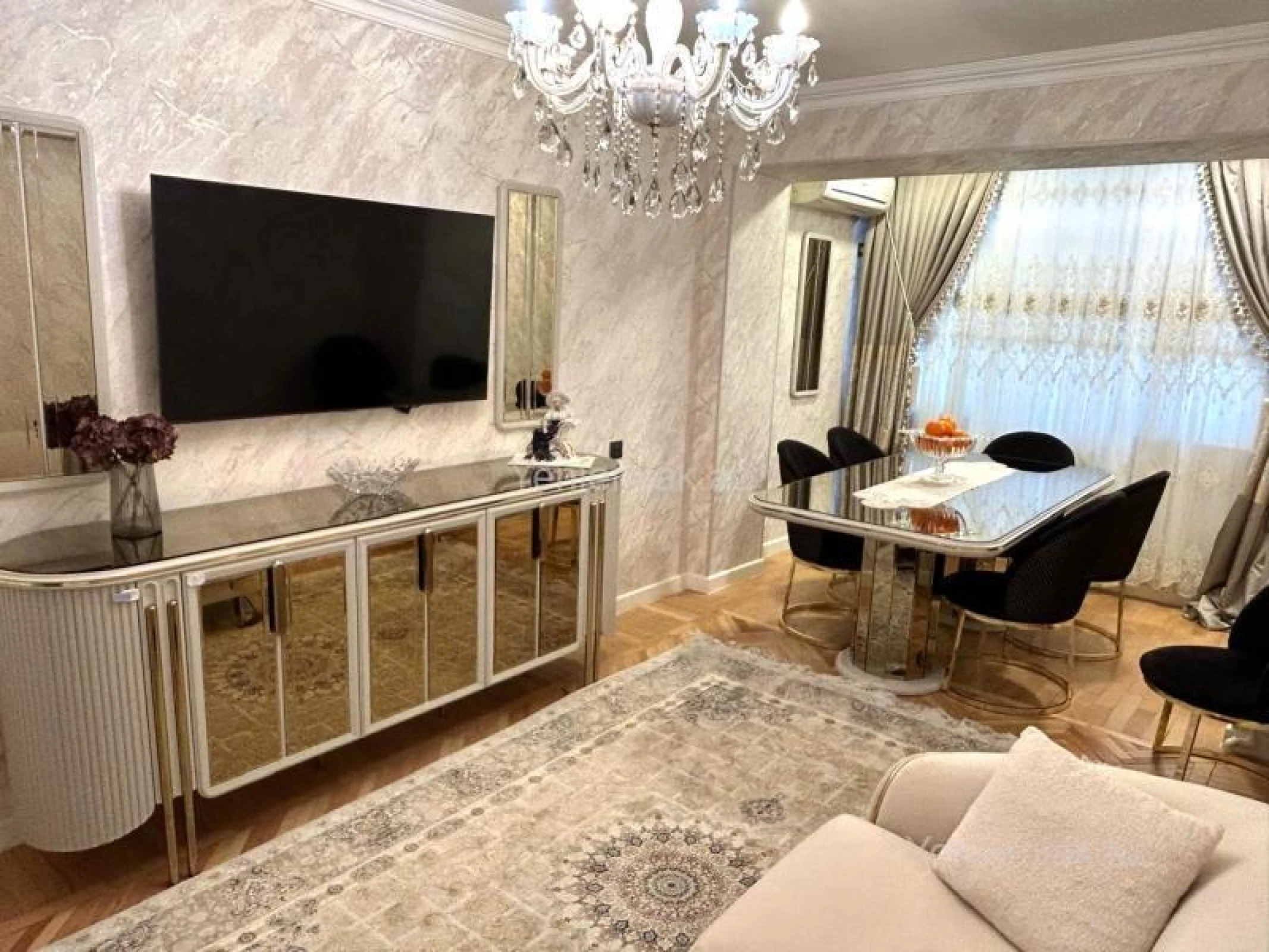 Satılır 2 otaqlı köhnə tikili 70 m²