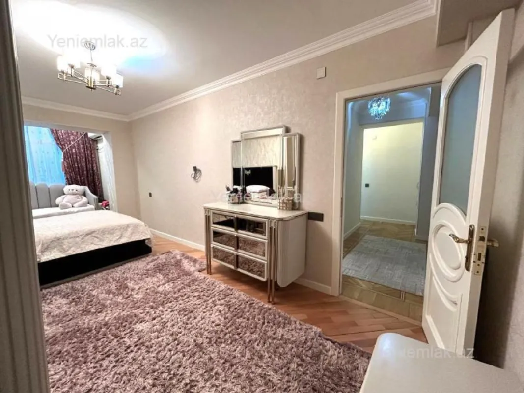 Satılır 2 otaqlı köhnə tikili 70 m²